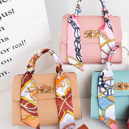 Sophia – Handtasche mit Klappenverschluss und Kettenakzent