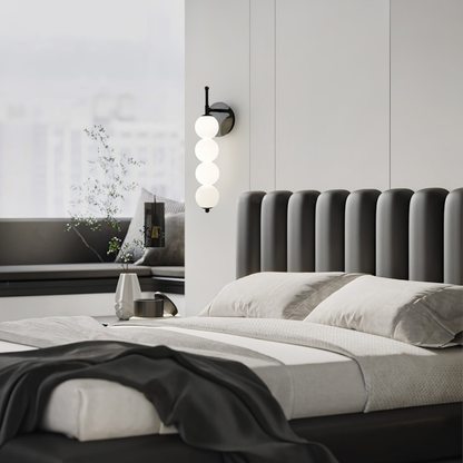 LumoAura – Vertikale Wandleuchte mit abgerundetem Schirmdesign