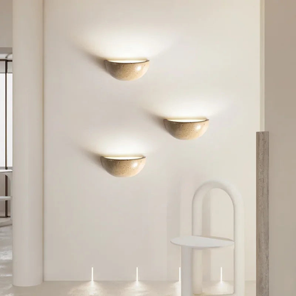 StoneGlow – LED-Wandleuchte mit stein-inspiriertem Design