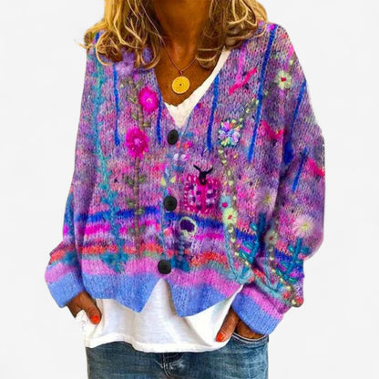 Clara – Cardigan mit Tiefem Ausschnitt und Knopf-Design
