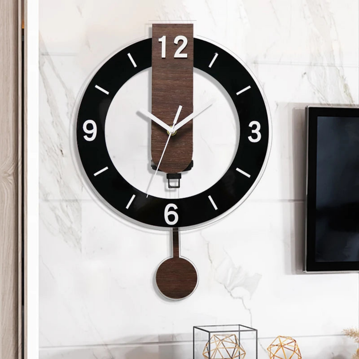 TimeCrafter – Retro-Wanduhr aus Holz mit schwingendem Pendel