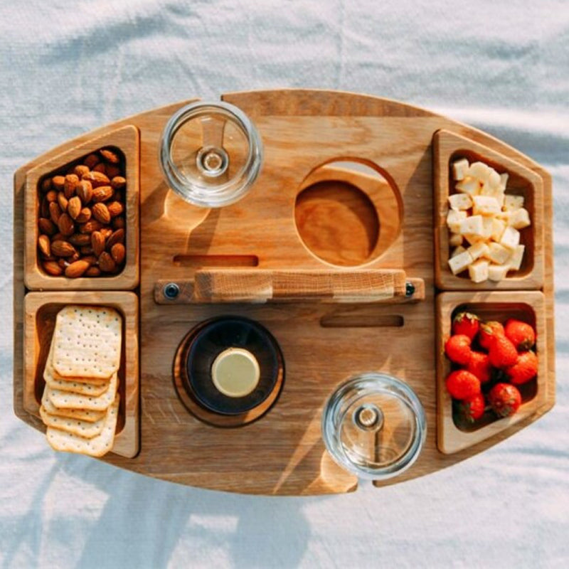 TrekTable – Tragbarer Weintisch mit Glas- und Snackfächern