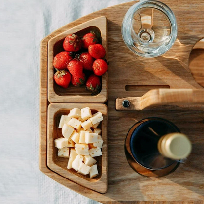 TrekTable – Tragbarer Weintisch mit Glas- und Snackfächern