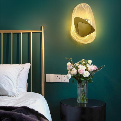 CrystaLoom – Nordische Wandleuchte mit strukturiertem Design