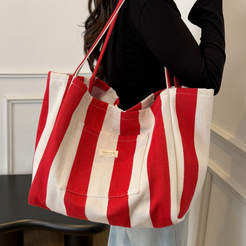 Sofia – Gestreifte Tote-Tasche mit übergroßer Form