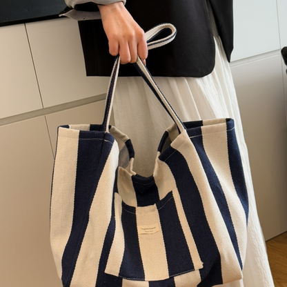 Sofia – Gestreifte Tote-Tasche mit übergroßer Form