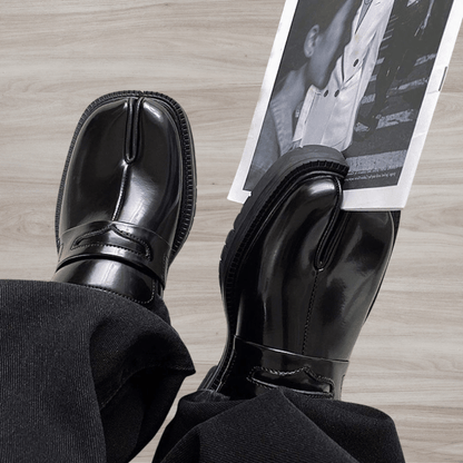 Arturo – Getrenntzehen-Schuhe mit Schnürdesign