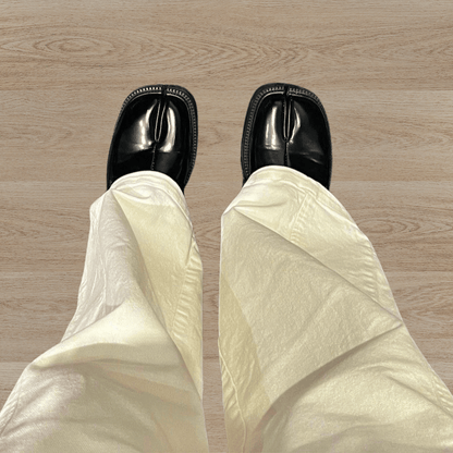 Arturo – Getrenntzehen-Schuhe mit Schnürdesign