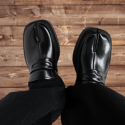 Arturo – Getrenntzehen-Schuhe mit Schnürdesign
