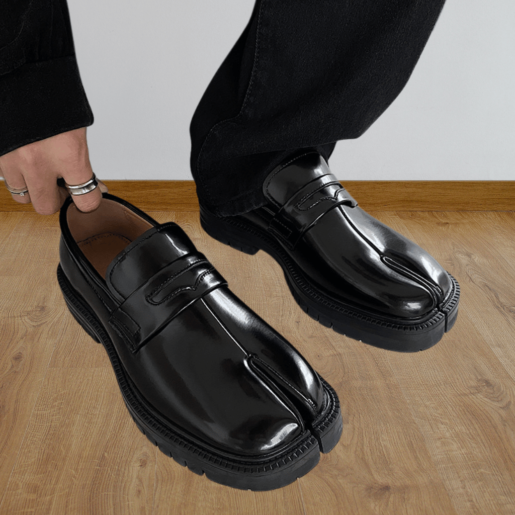 Arturo – Getrenntzehen-Schuhe mit Schnürdesign