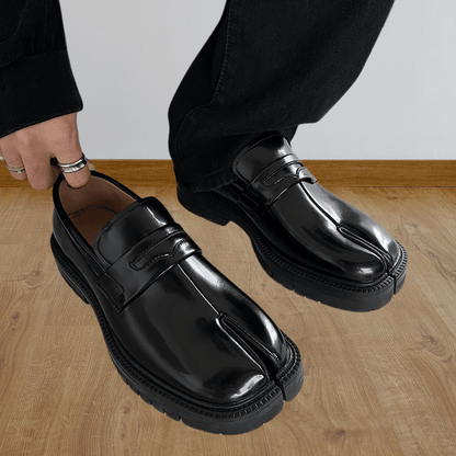 Arturo – Getrenntzehen-Schuhe mit Schnürdesign