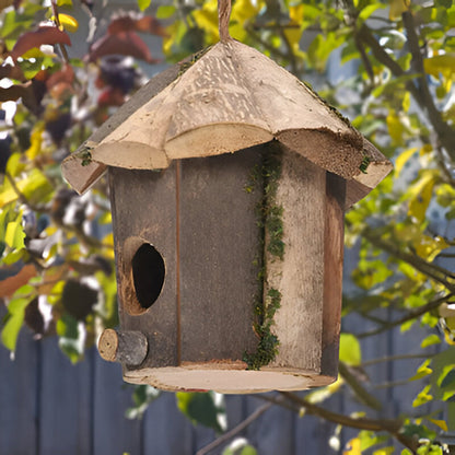 NestHaven – Vogelhaus aus Holz mit rustikalem Rahmen