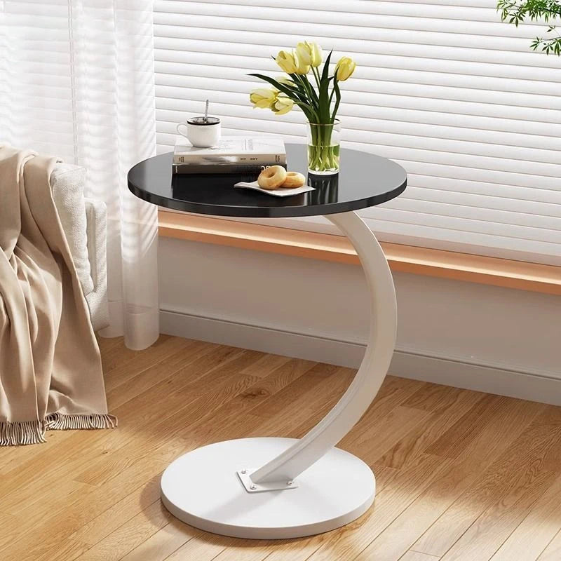 TableNest – Kleiner Couchtisch mit kompaktem Runddesign