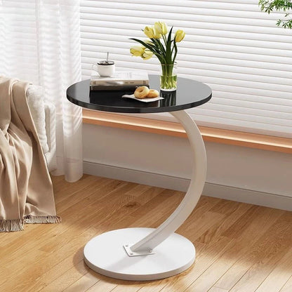 TableNest – Kleiner Couchtisch mit kompaktem Runddesign