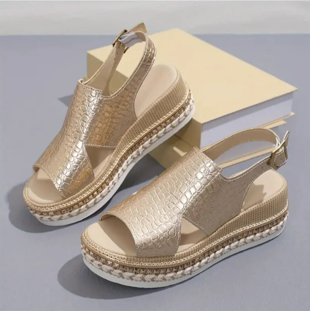 Novira – Sandalen mit klobiger Sohle und verstellbaren Riemen