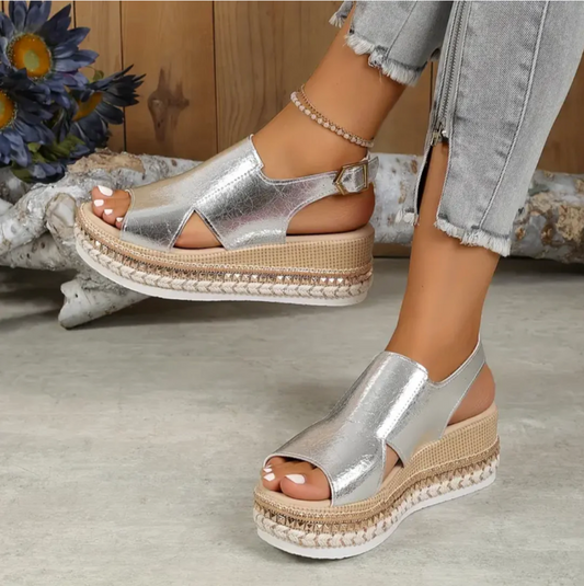 Novira – Sandalen mit klobiger Sohle und verstellbaren Riemen